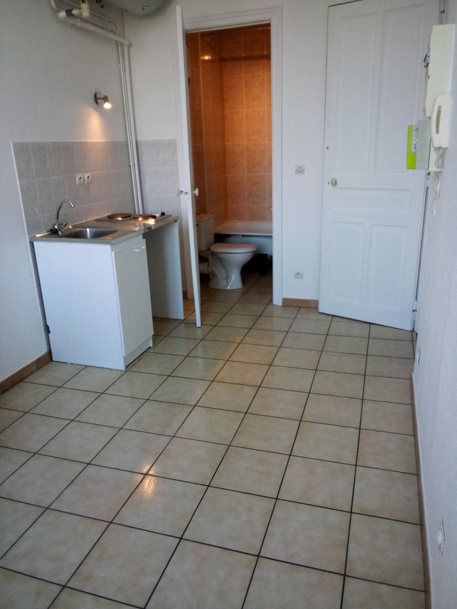 
                                                Colocation
                                                 NANCY, proche centre et IUT Charlemagne, studio