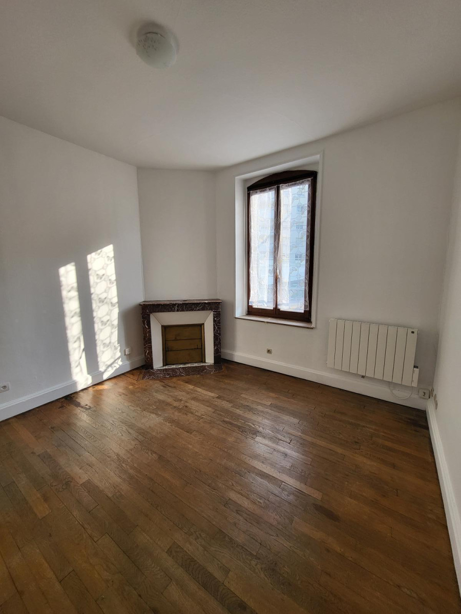 
                                                Location
                                                 NANCY, proche Fac des Lettres, Chambre