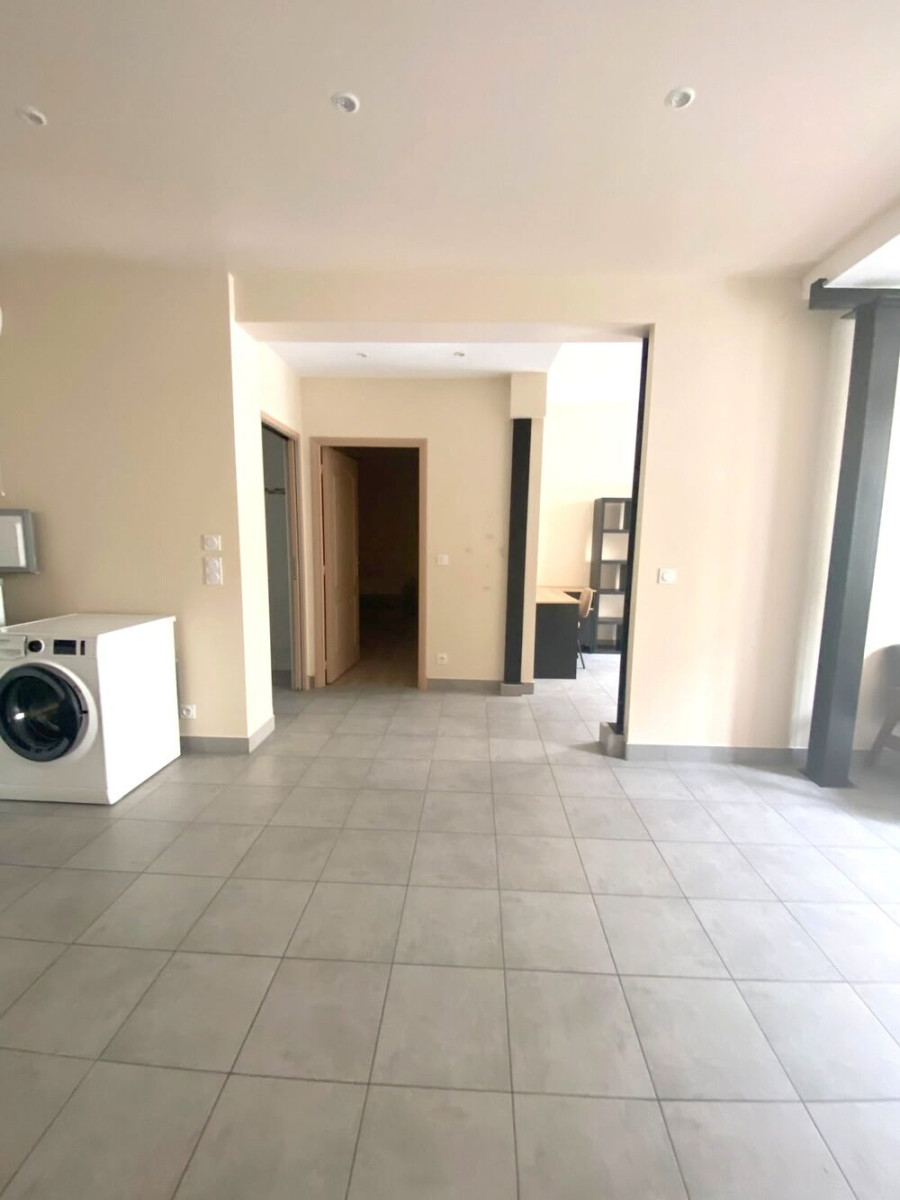
                                                Location
                                                 NANTERRE-3 PIECES-54M2