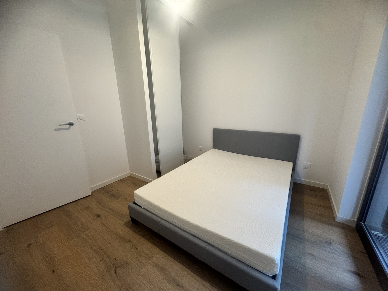 
                                                Location
                                                 Nanterre – F3 meublé neuf | RER A & E |Pkg