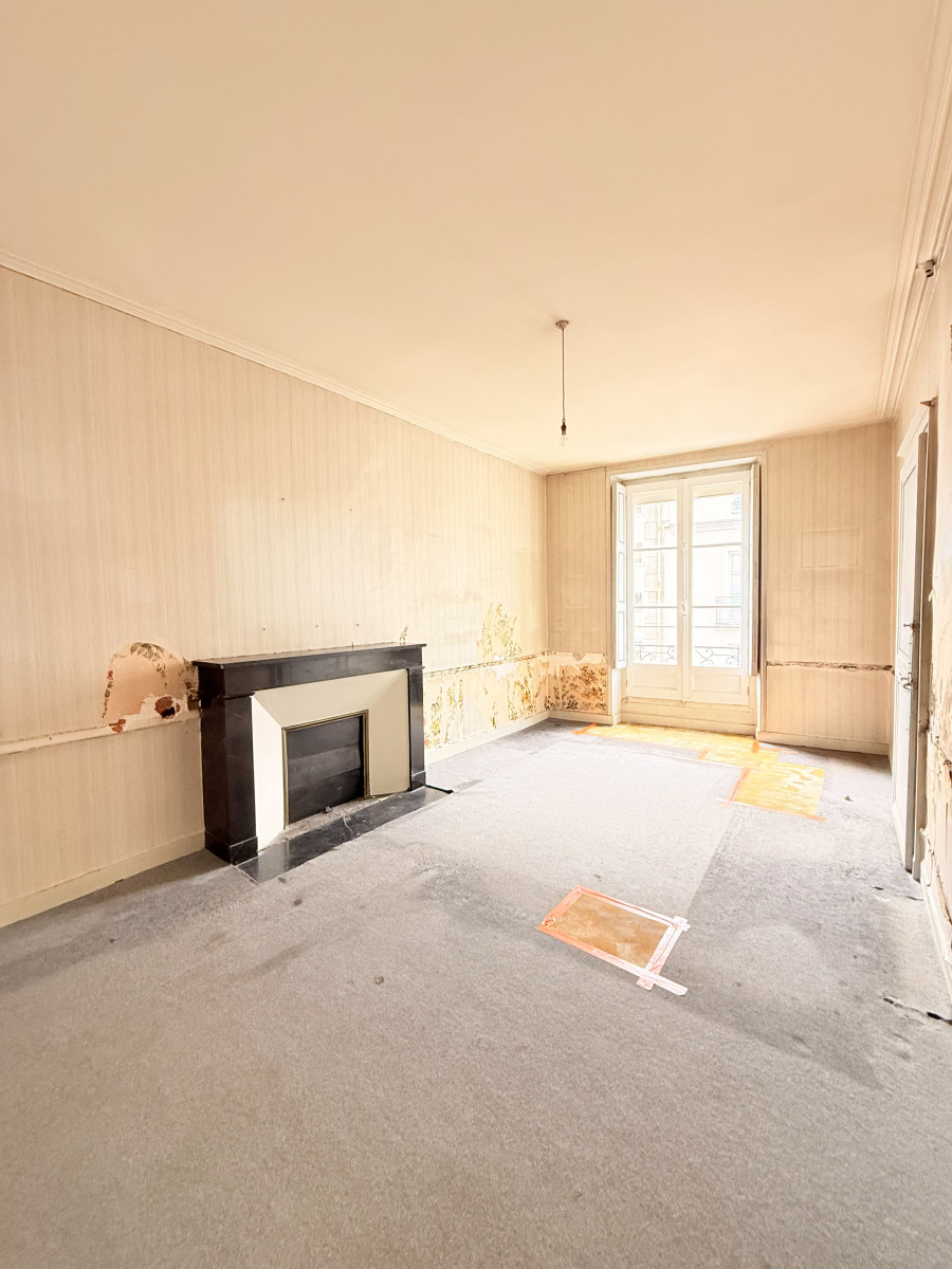 
                                                Vente
                                                 Nantes centre – Grand appartement de 116,39 m² à rénover avec ascenseur