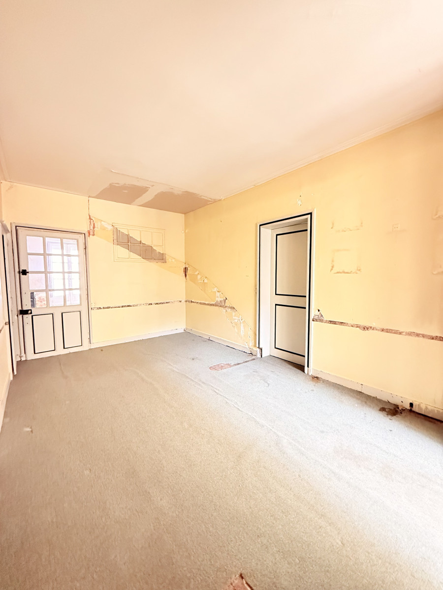 
                                                Vente
                                                 Nantes centre – Grand appartement de 116,39 m² à rénover avec ascenseur