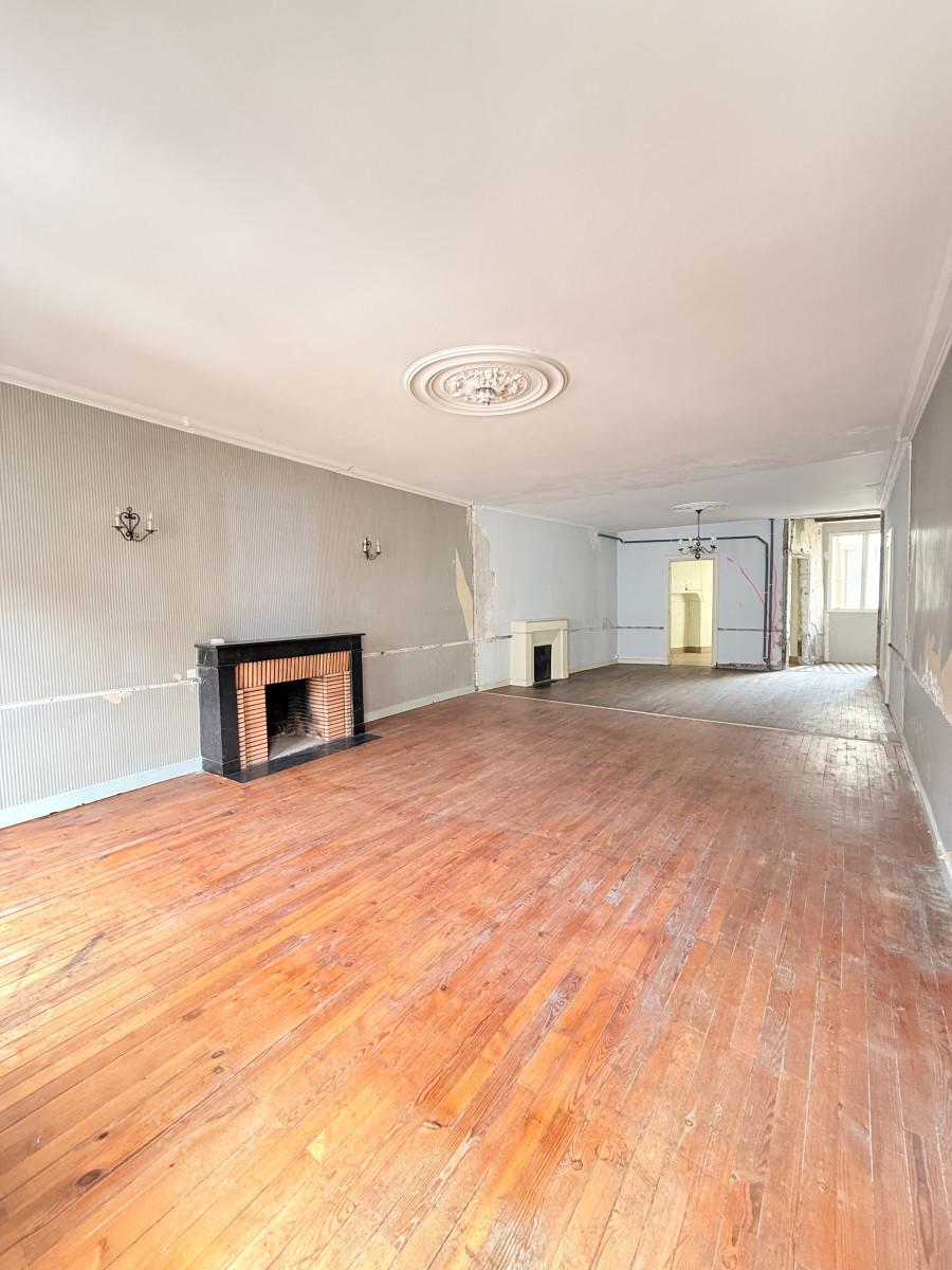 
                                                Vente
                                                 Nantes centre – Grand appartement de 116,39 m² à rénover avec ascenseur