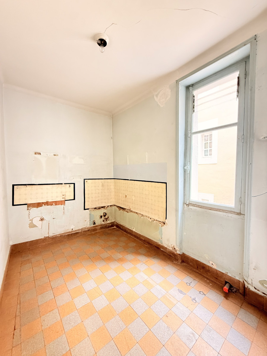 
                                                Vente
                                                 Nantes centre – Grand appartement de 116,39 m² à rénover avec ascenseur