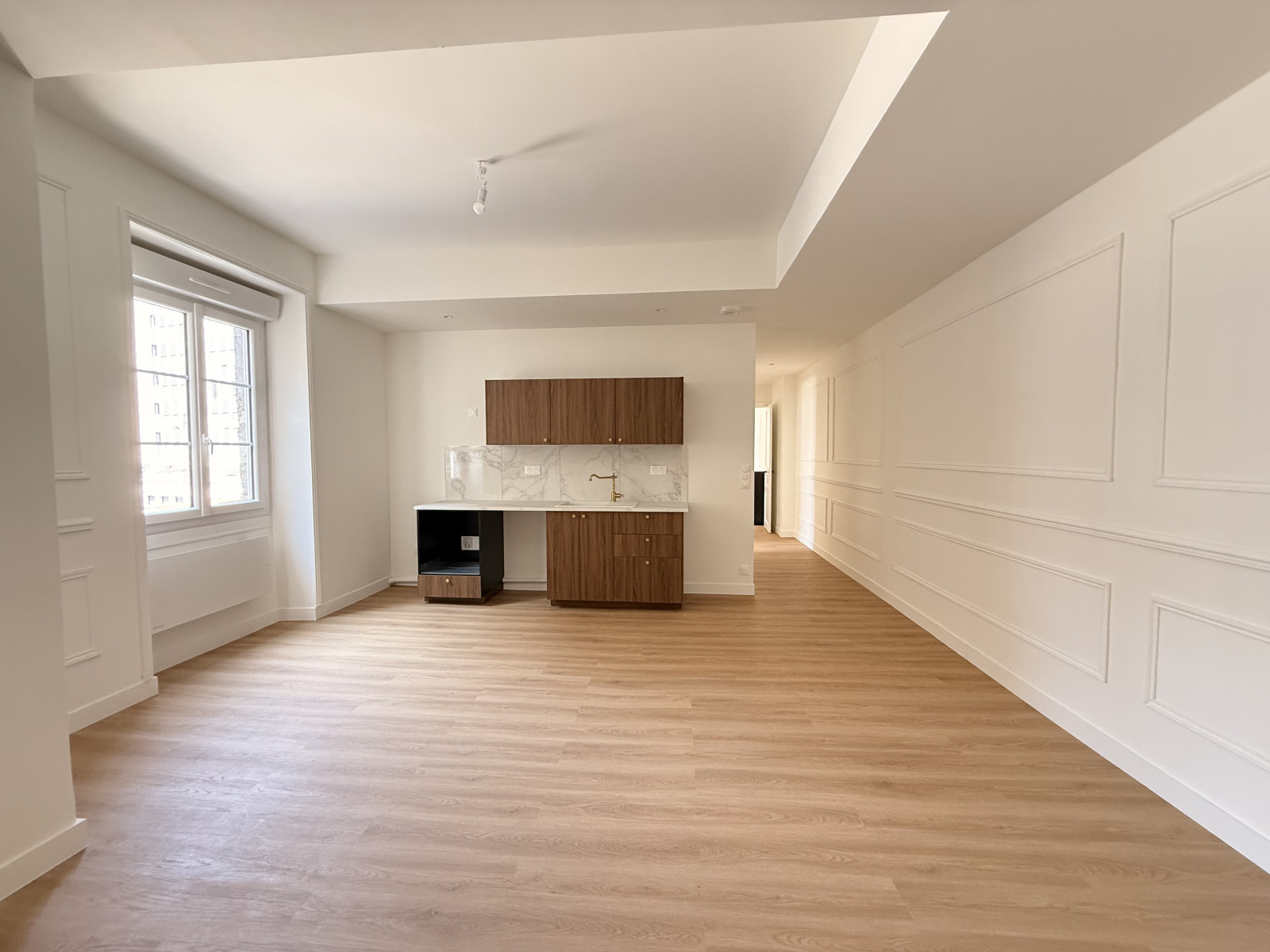 
                                                Vente
                                                 NANTES CENTRE – RUE MERCŒUR – T3 RÉNOVÉ DE 59,75 M² AU 2E ÉTAGE