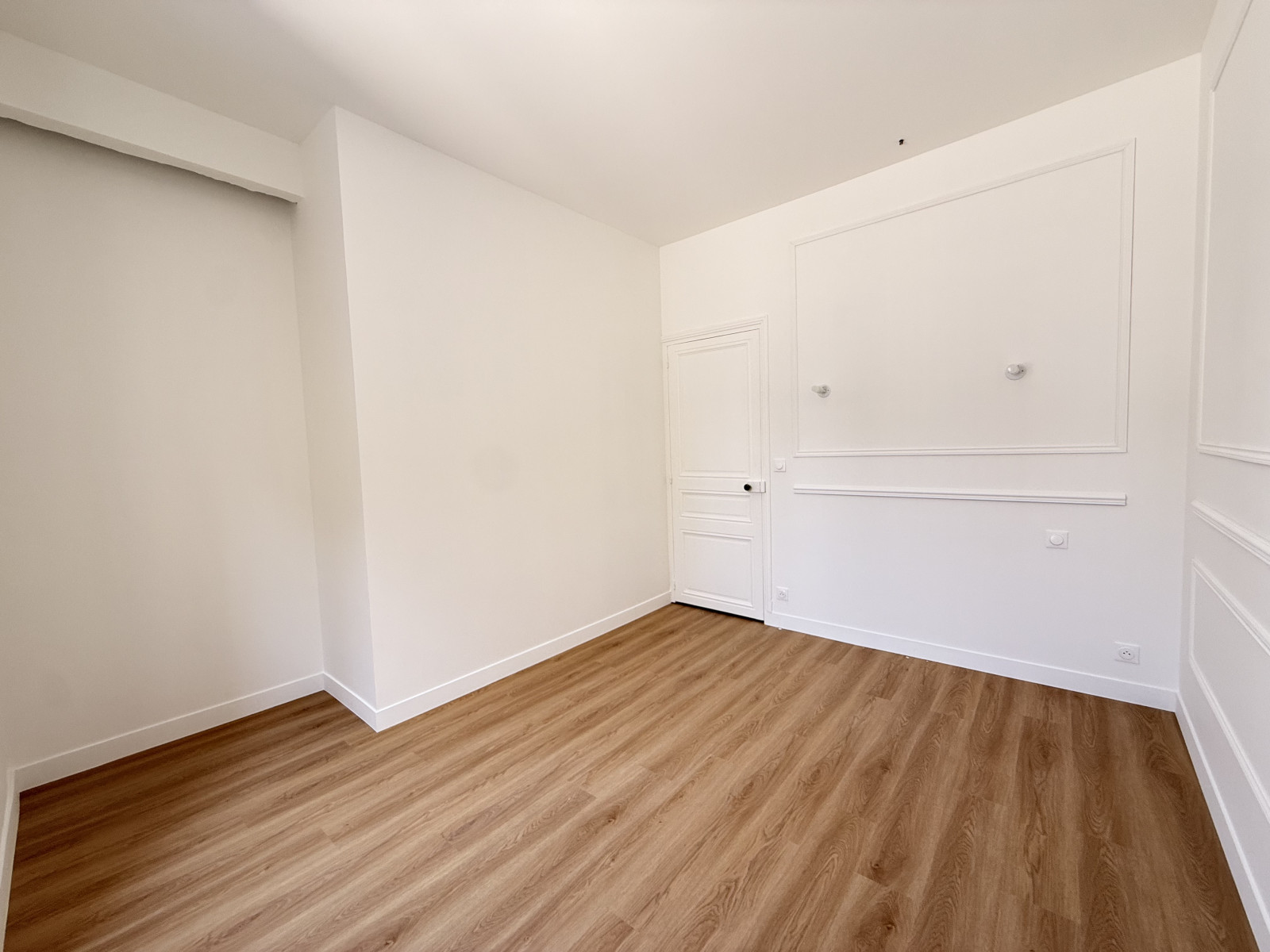 
                                                Vente
                                                 NANTES CENTRE – RUE MERCŒUR – T3 RÉNOVÉ DE 59,75 M² AU 2E ÉTAGE