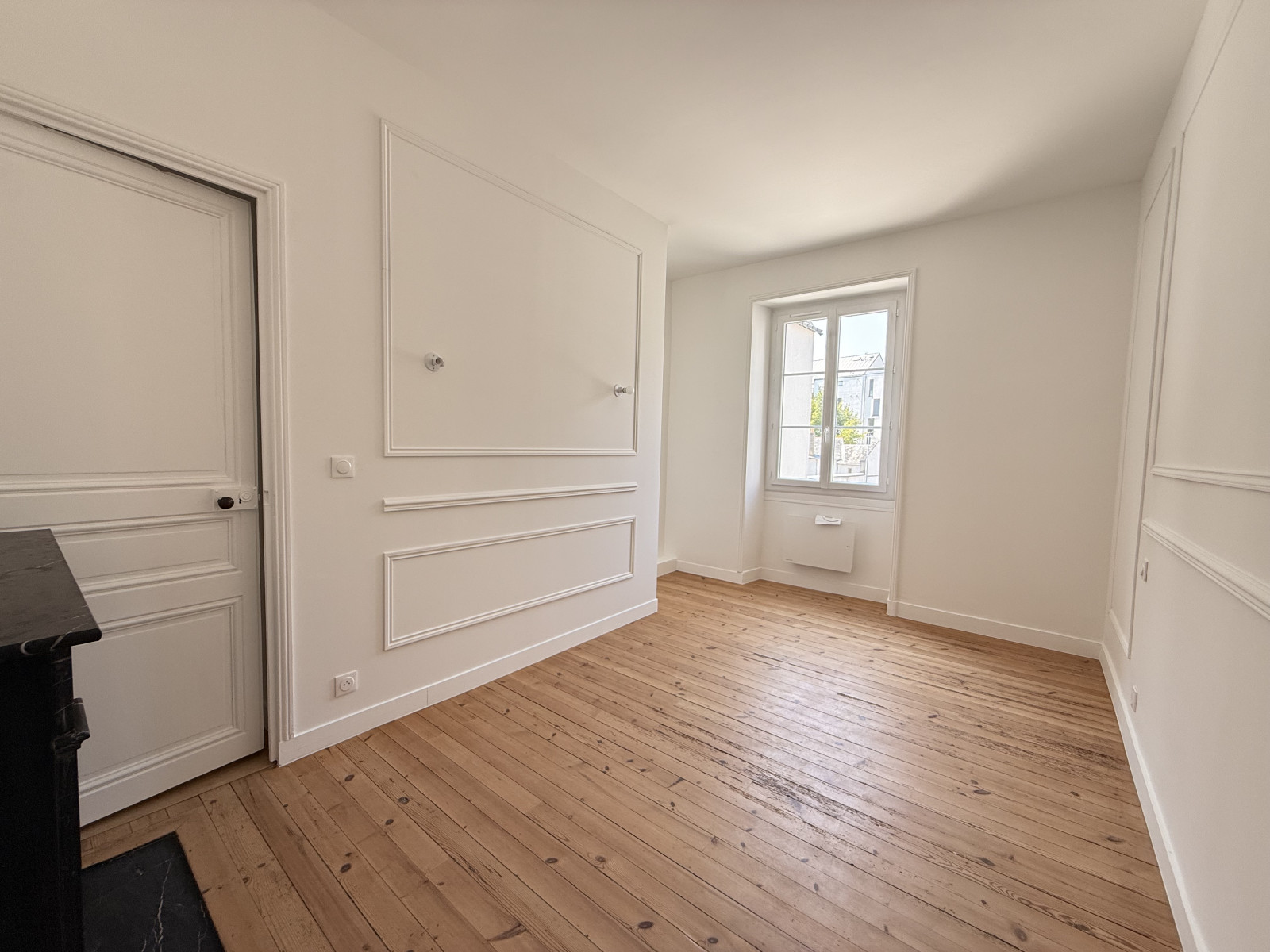 
                                                Vente
                                                 NANTES CENTRE – RUE MERCŒUR – T3 RÉNOVÉ DE 59,75 M² AU 2E ÉTAGE