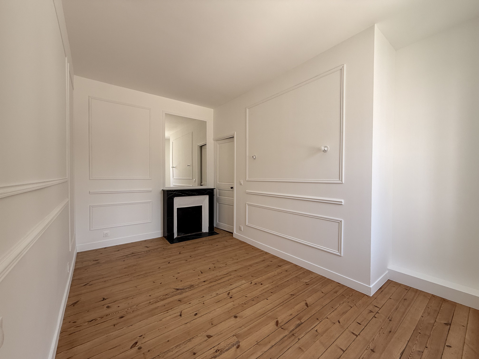 
                                                Vente
                                                 NANTES CENTRE – RUE MERCŒUR – T3 RÉNOVÉ DE 59,75 M² AU 2E ÉTAGE