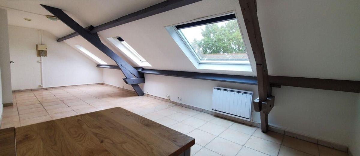 
                                                Location
                                                 Nantes, T2 de 45 m² mansardé poutres apparentes