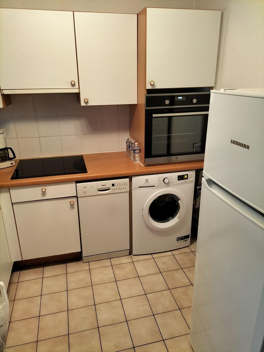 
                                                Location
                                                 Nation cours de Vincennes, deux pièces meublé.