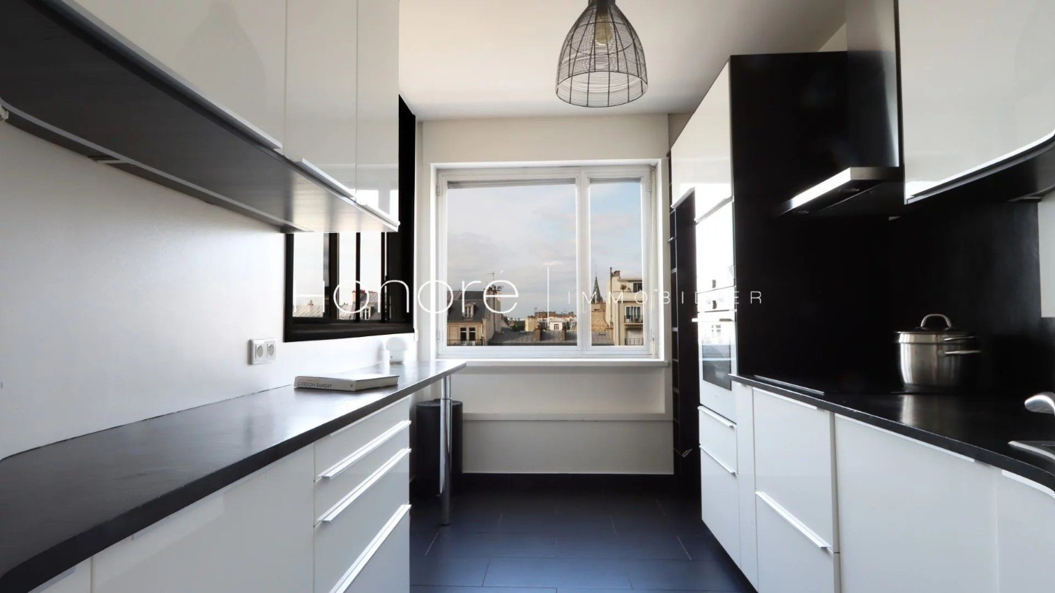 
                                                Vente
                                                 NEUILLY SABLONS - APPARTEMENT 3 PIECES