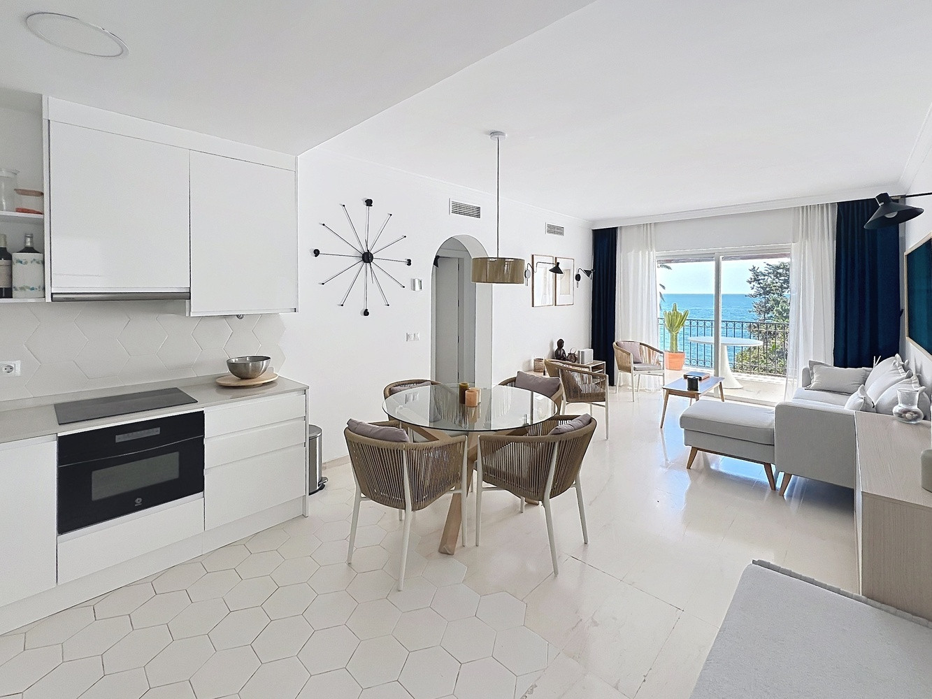 
                                                Vente
                                                 New Golden Mile – Élégant penthouse avec vue