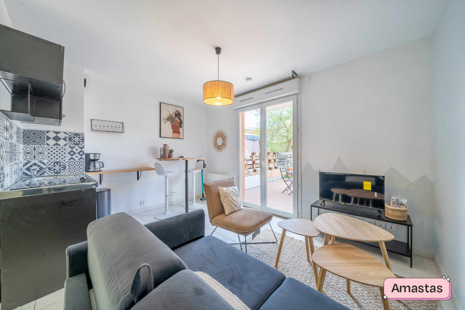 
                                                Location
                                                 Nice 06300 - Charmant studio lumineux avec terrasse quartier Riquier