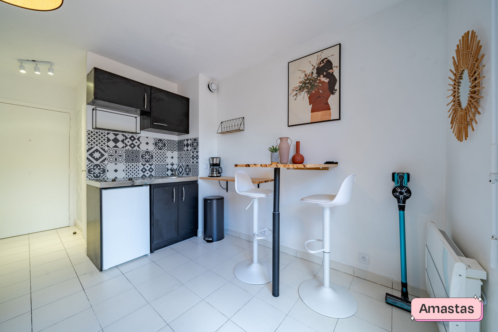 
                                                Location
                                                 Nice 06300 - Charmant studio lumineux avec terrasse quartier Riquier