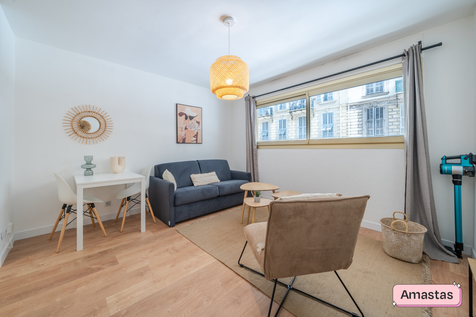 
                                                Location
                                                 Nice 06300 - Spacieux et lumineux T1 dans le quartier du Port