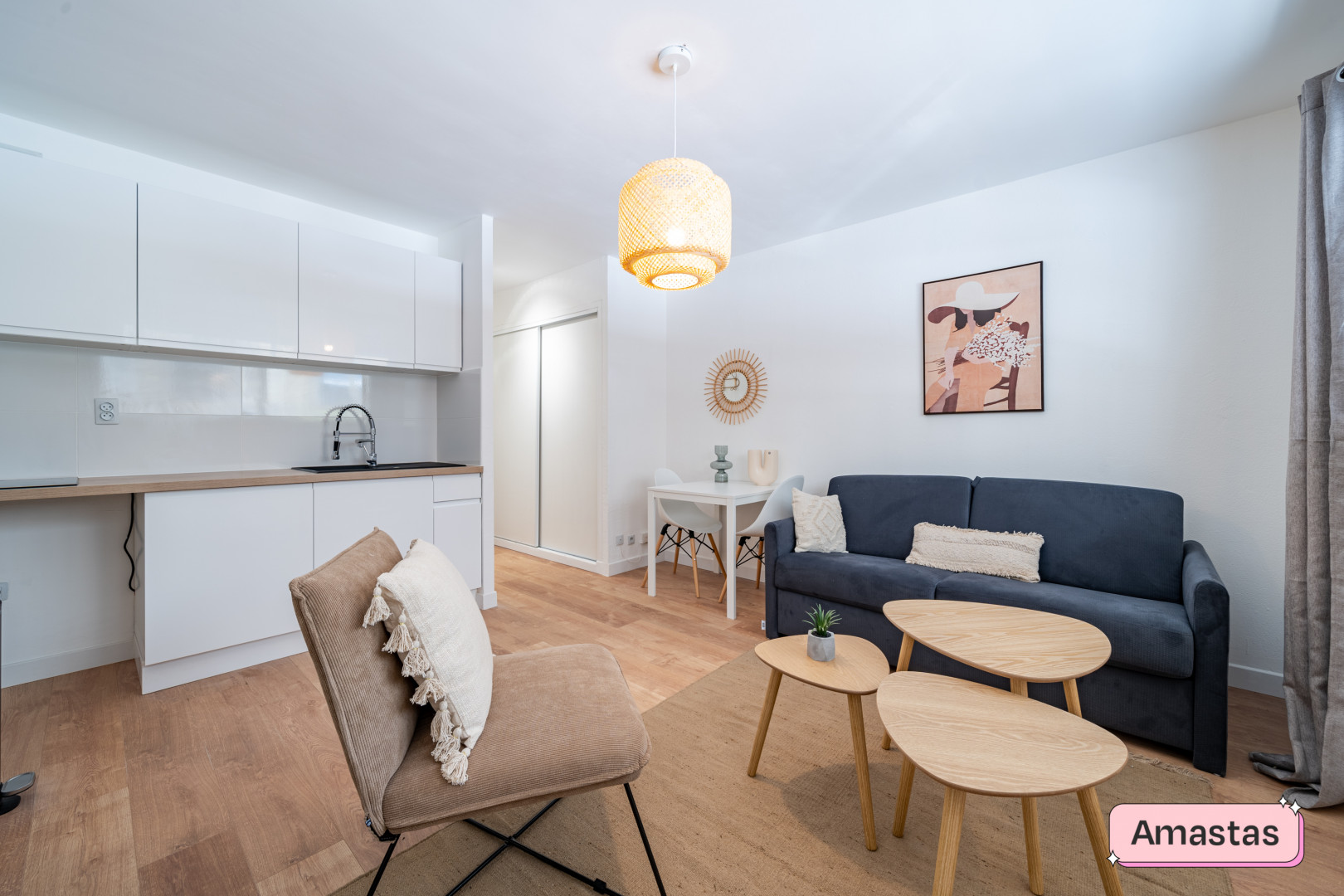 
                                                Location
                                                 Nice 06300 - Spacieux et lumineux T1 dans le quartier du Port