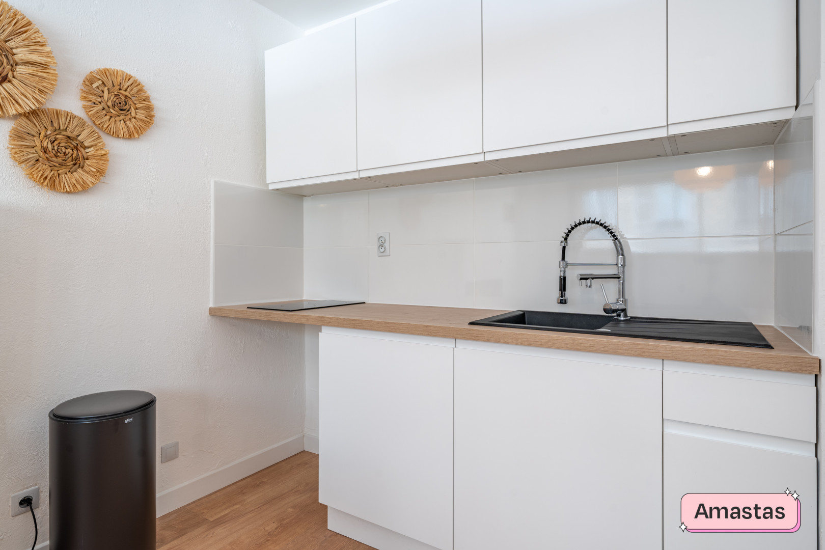 
                                                Location
                                                 Nice 06300 - Spacieux et lumineux T1 dans le quartier du Port