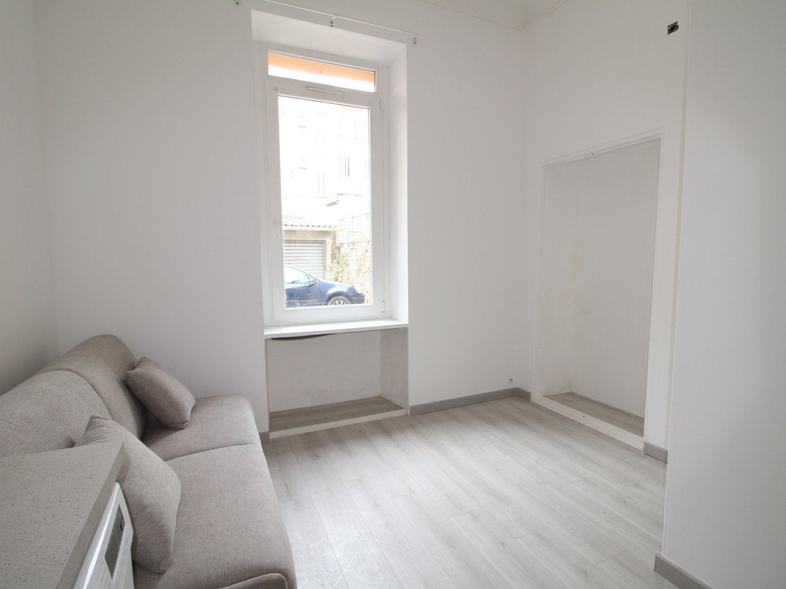 
                                                Vente
                                                 Nice 2 pièces a vendre meublé rénové ultra centre