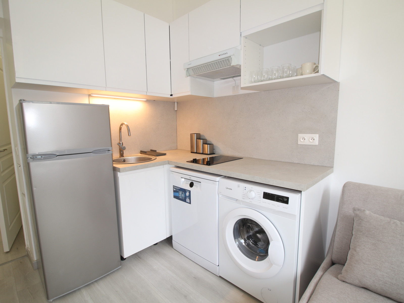 
                                                Vente
                                                 Nice 2 pièces a vendre meublé rénové ultra centre