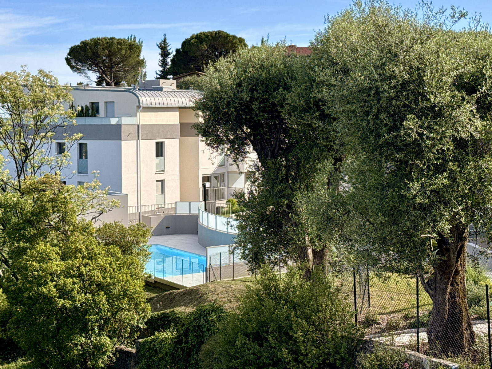 
                                                Vente
                                                 Nice - 2 pièces dans un cadre magnifique  Rimiez