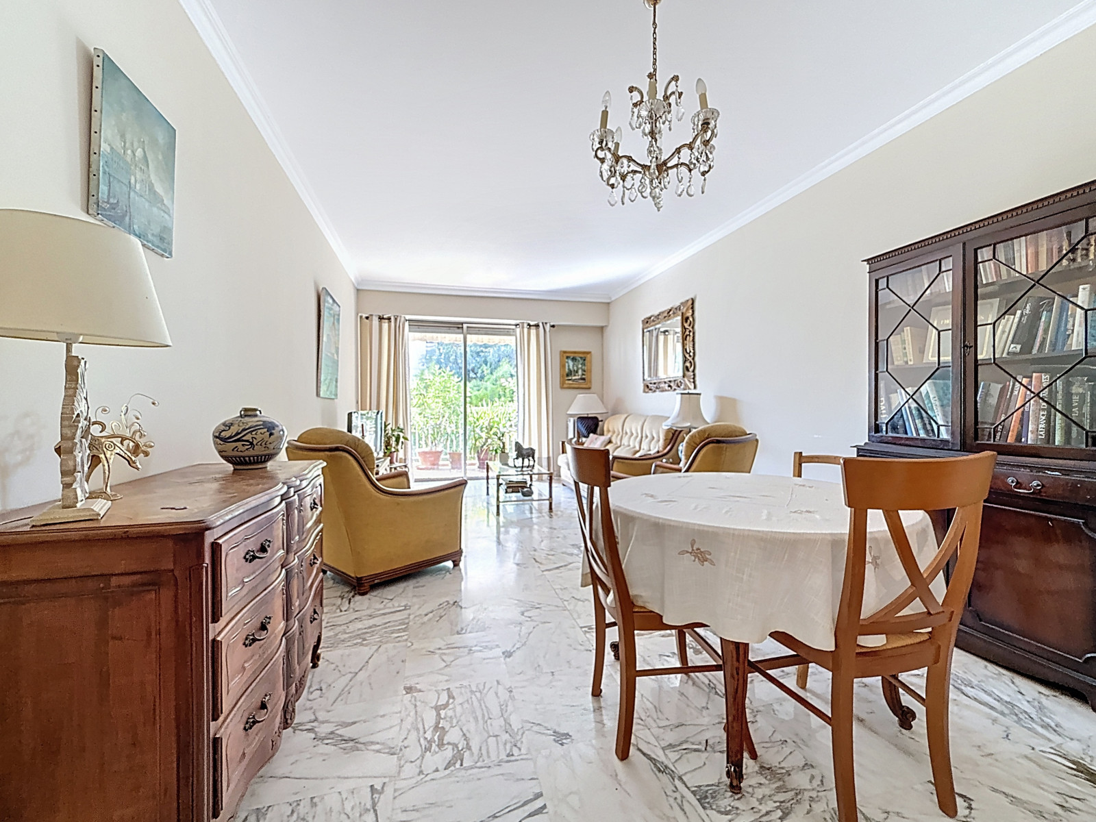 
                                                Vente
                                                 Nice - 4 pièces traversant au coeur d'une résidence élégante