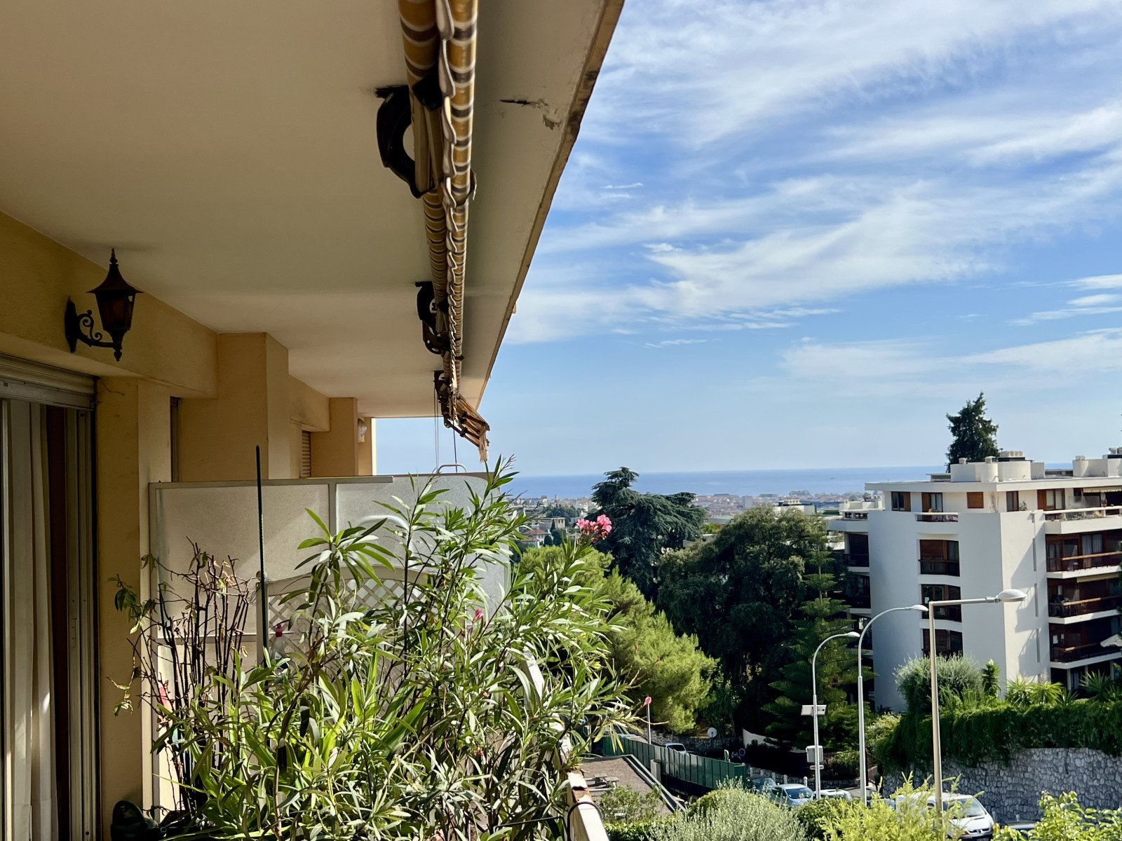 
                                                Vente
                                                 Nice - 4 pièces traversant au coeur d'une résidence élégante