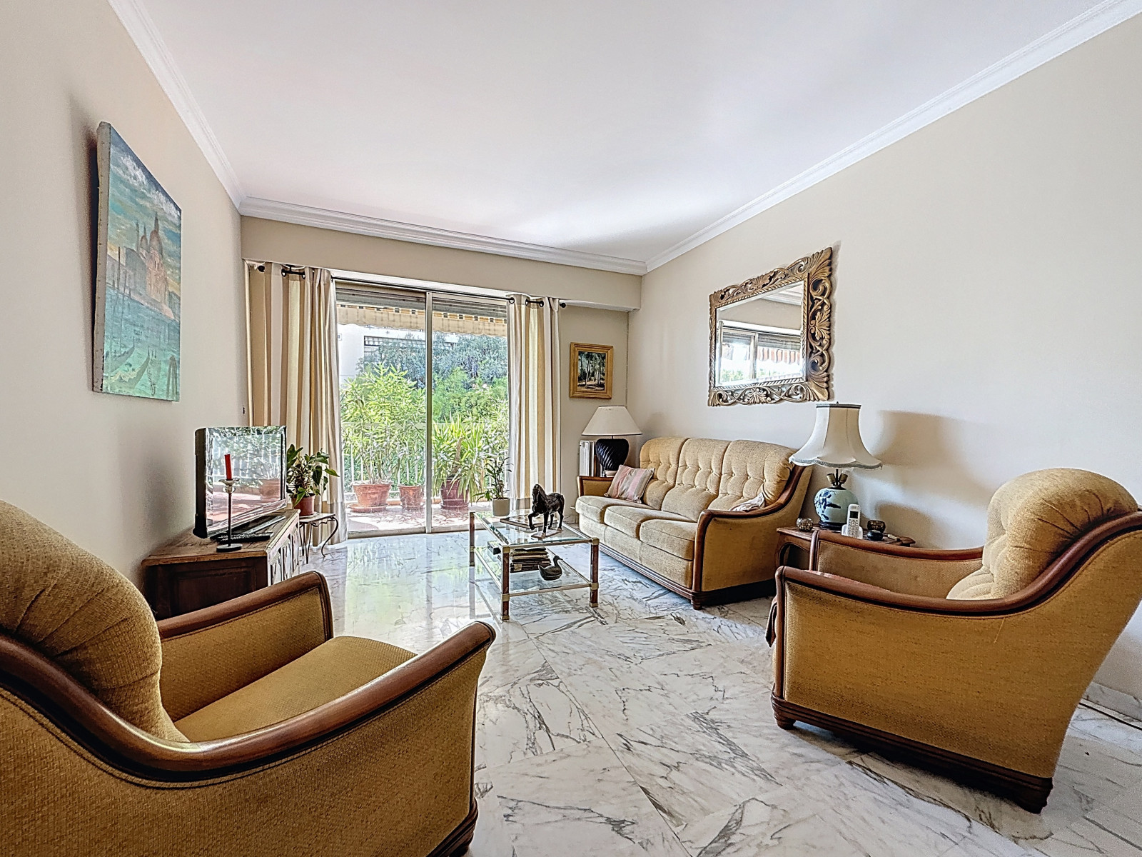 
                                                Vente
                                                 Nice - 4 pièces traversant au coeur d'une résidence élégante