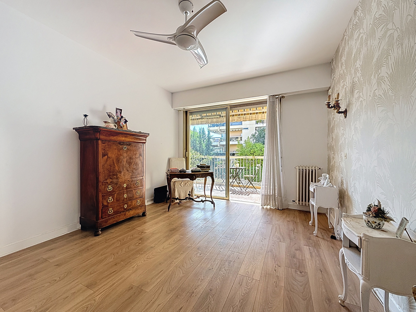 
                                                Vente
                                                 Nice - 4 pièces traversant au coeur d'une résidence élégante