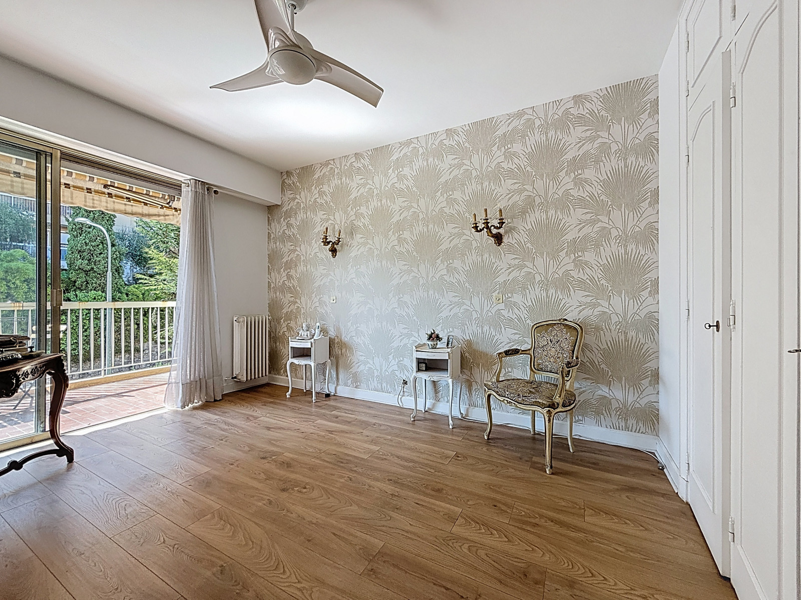 
                                                Vente
                                                 Nice - 4 pièces traversant au coeur d'une résidence élégante