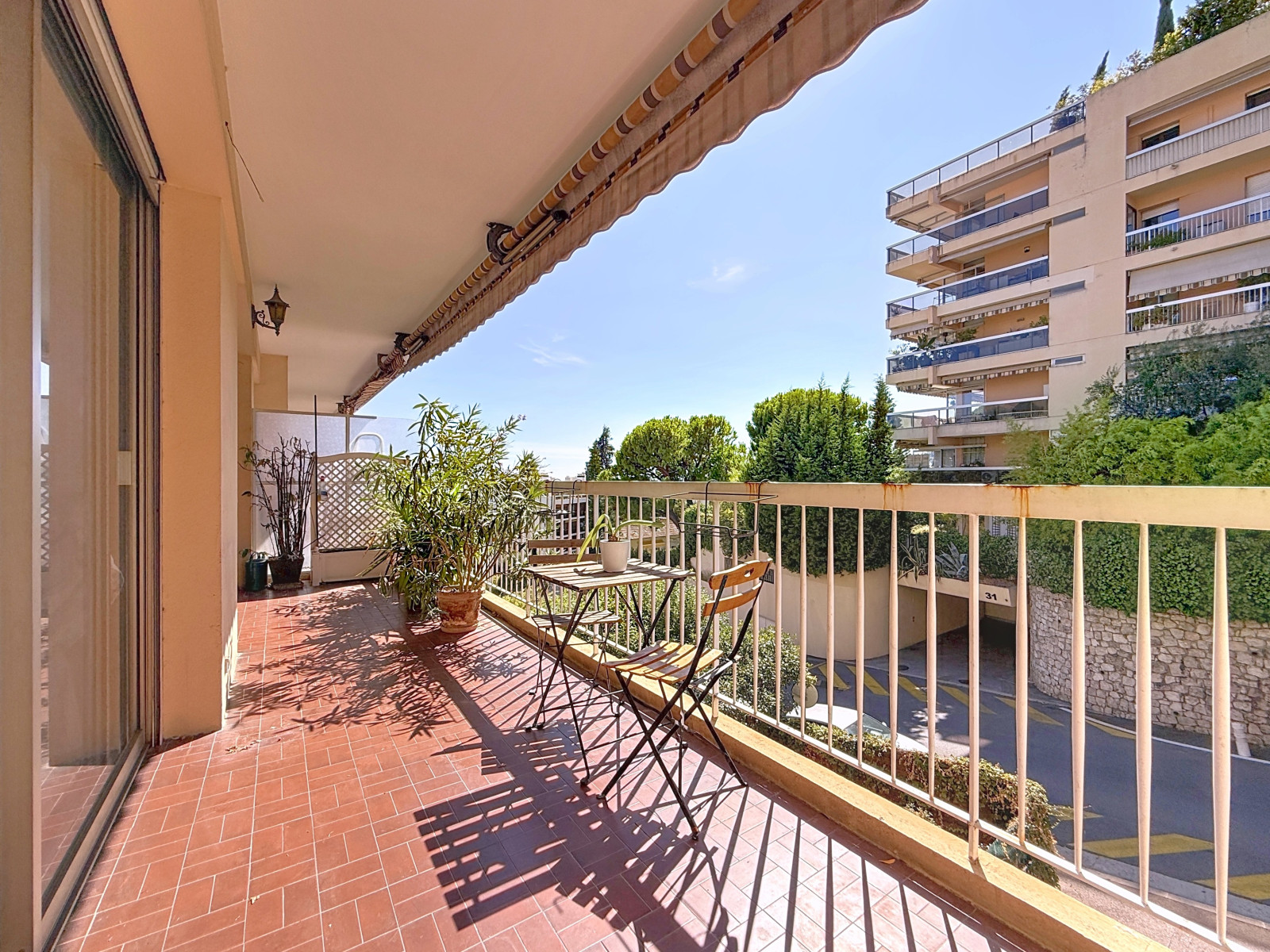 
                                                Vente
                                                 Nice - 4 pièces traversant au coeur d'une résidence élégante