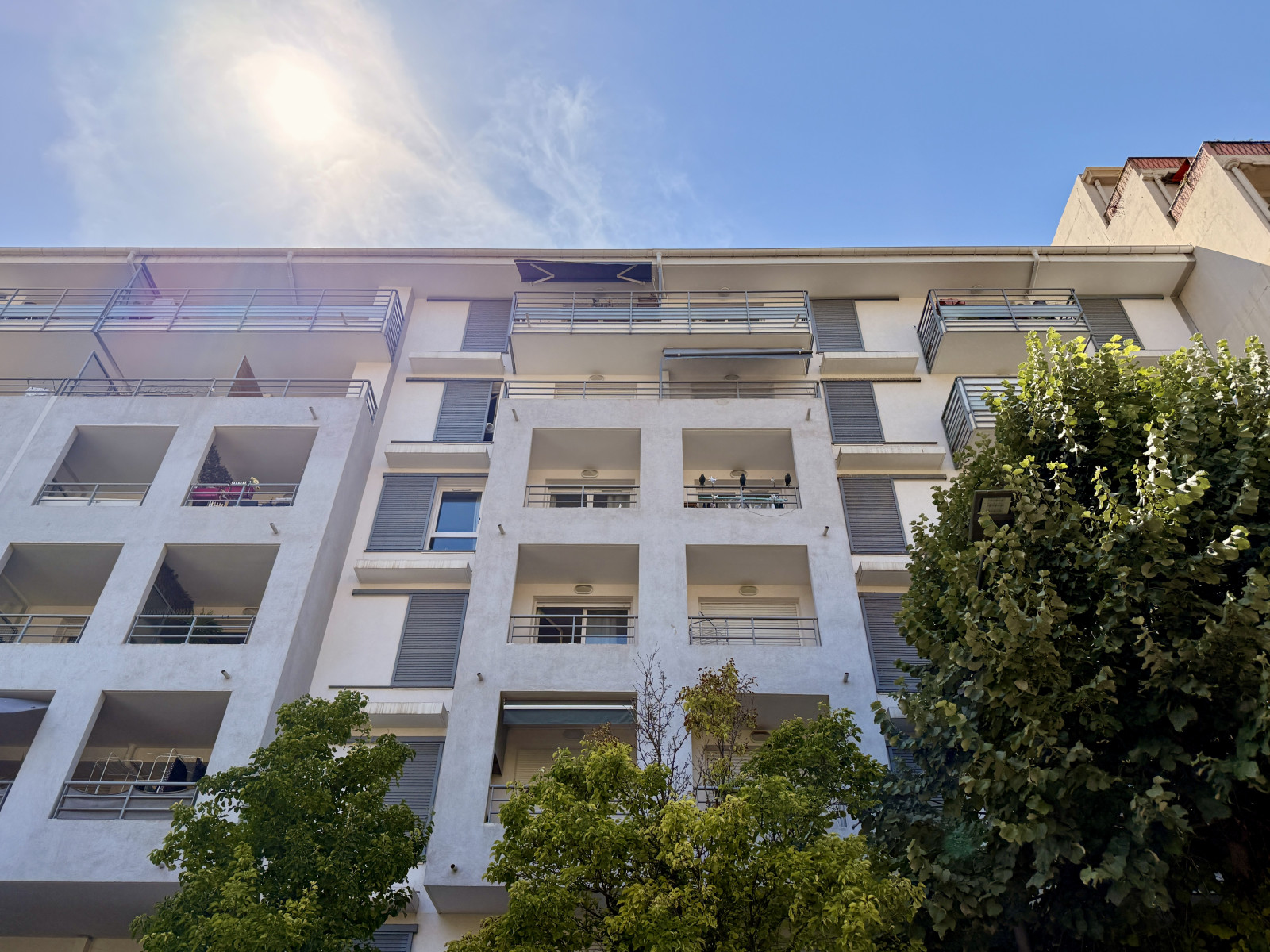 
                                                Vente
                                                 Nice - Appartement 3 pièces – Dernier étage avec terrasse proche Hôpital Pasteur