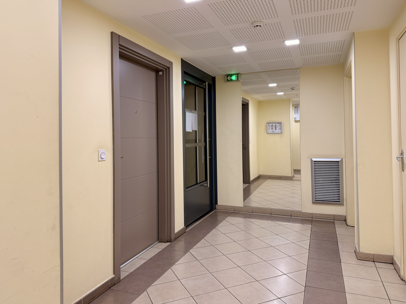 
                                                Vente
                                                 Nice - Appartement 3 pièces – Dernier étage avec terrasse proche Hôpital Pasteur