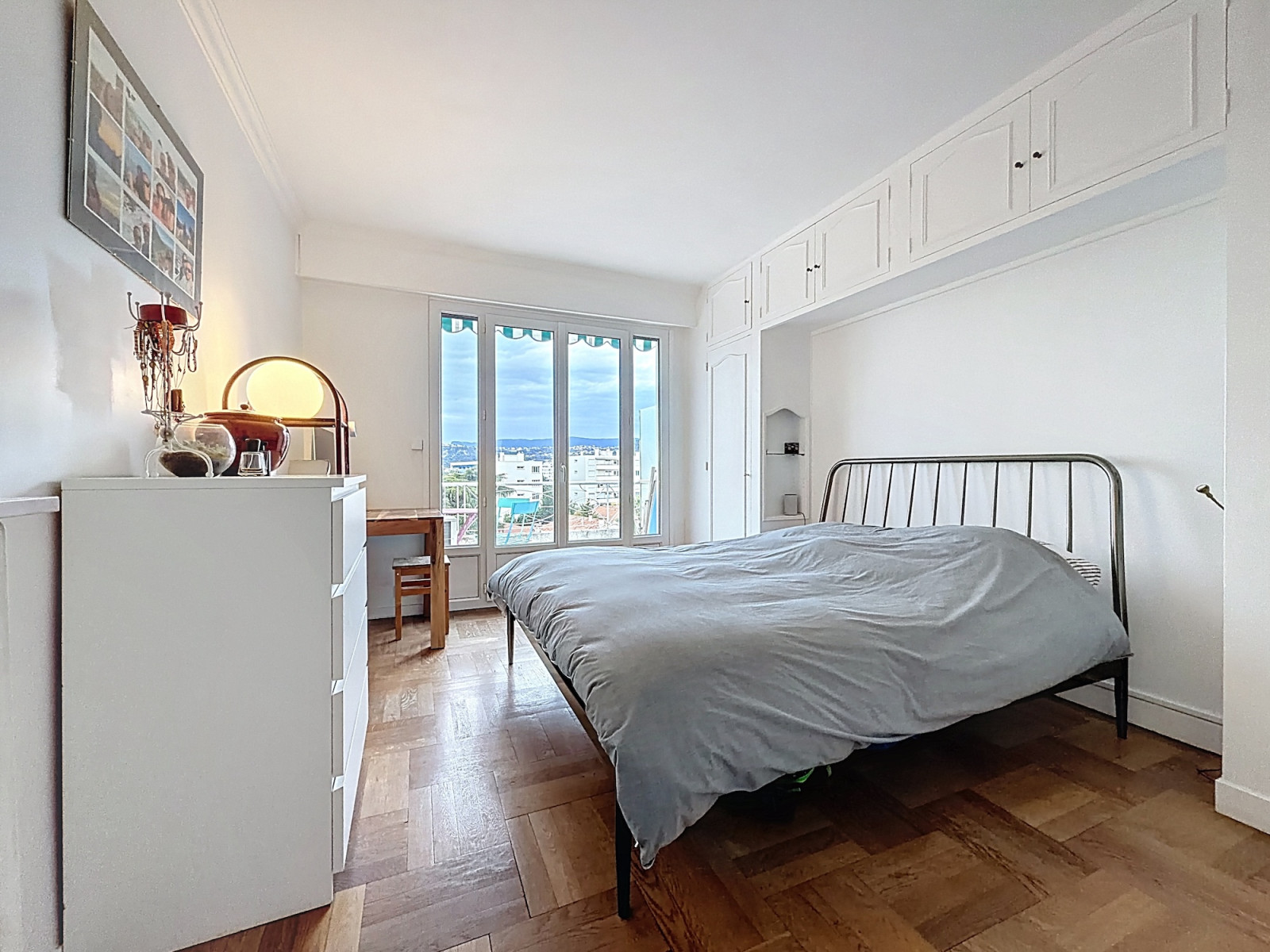 
                                                Vente
                                                 Nice - Beau 3 pièces, Haut Cimiez, dans une résidence proche des commerces