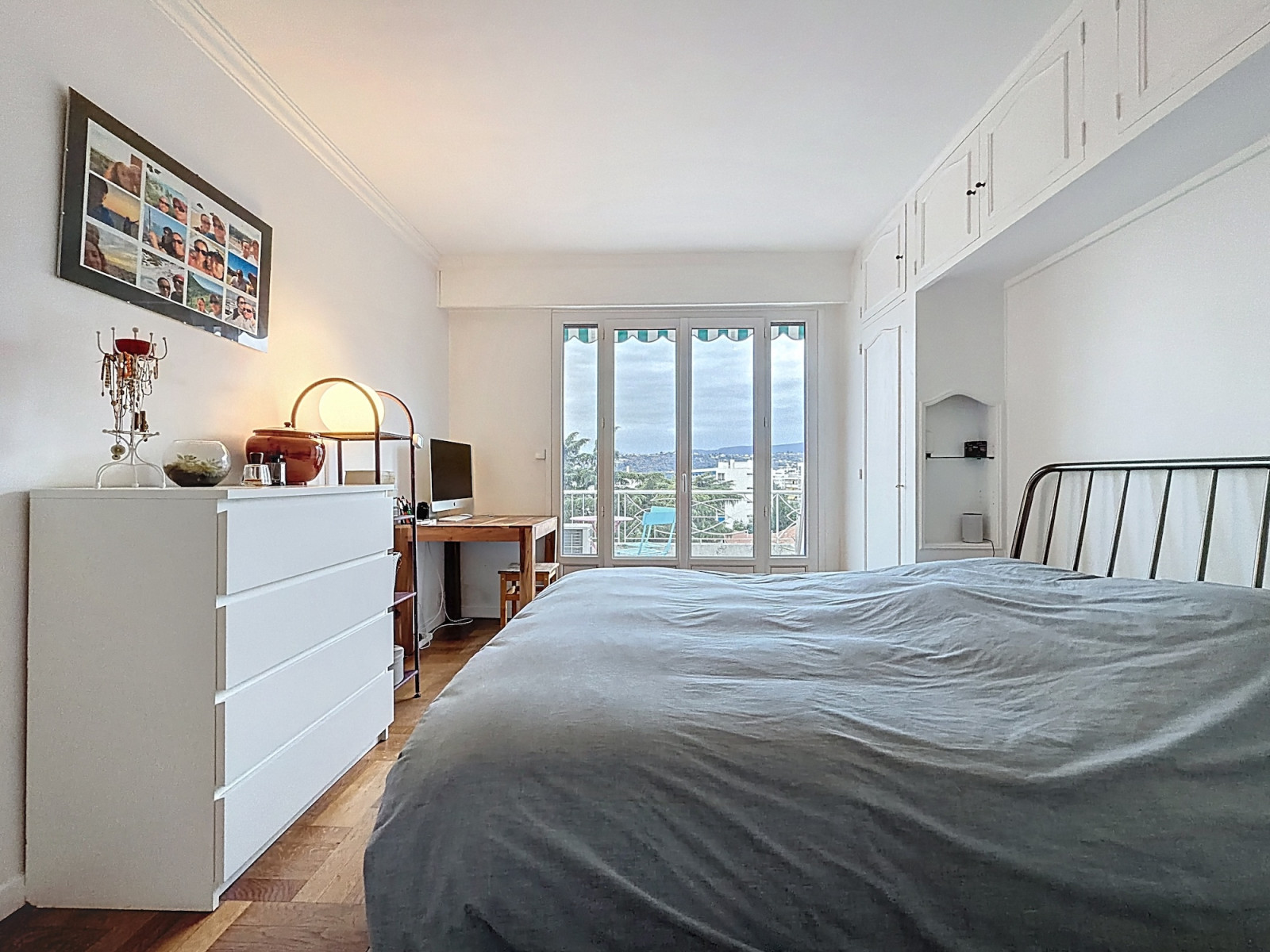 
                                                Vente
                                                 Nice - Beau 3 pièces, Haut Cimiez, dans une résidence proche des commerces