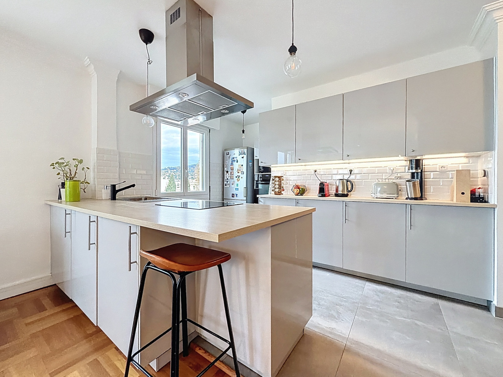 
                                                Vente
                                                 Nice - Beau 3 pièces, Haut Cimiez,