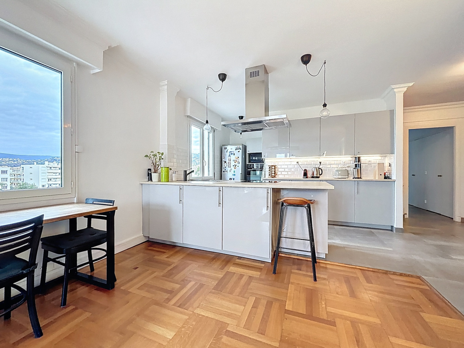 
                                                Vente
                                                 Nice - Beau 3 pièces, Haut Cimiez,