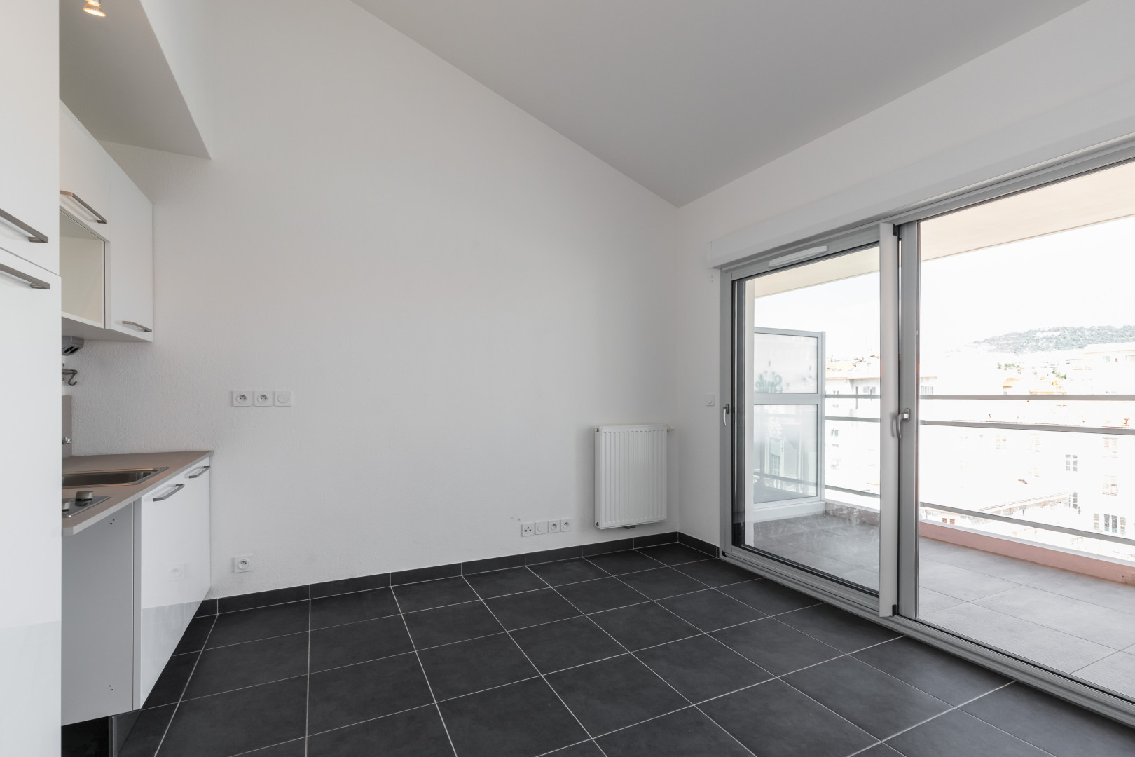 
                                                Vente
                                                 NICE / BORRIGLIONE - Appartement studio avec terrasse à vendre