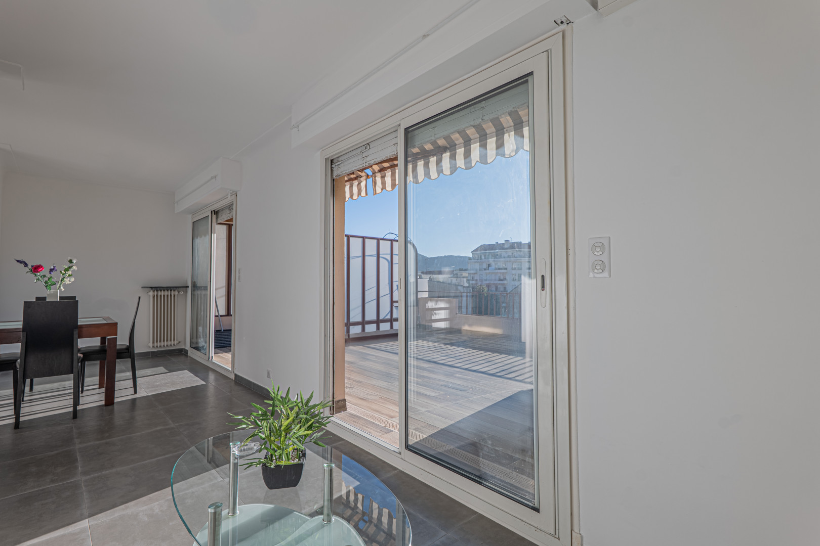 
                                                Vente
                                                 NICE – Boulevard de Cessole / Dernier étage avec grande terrasse