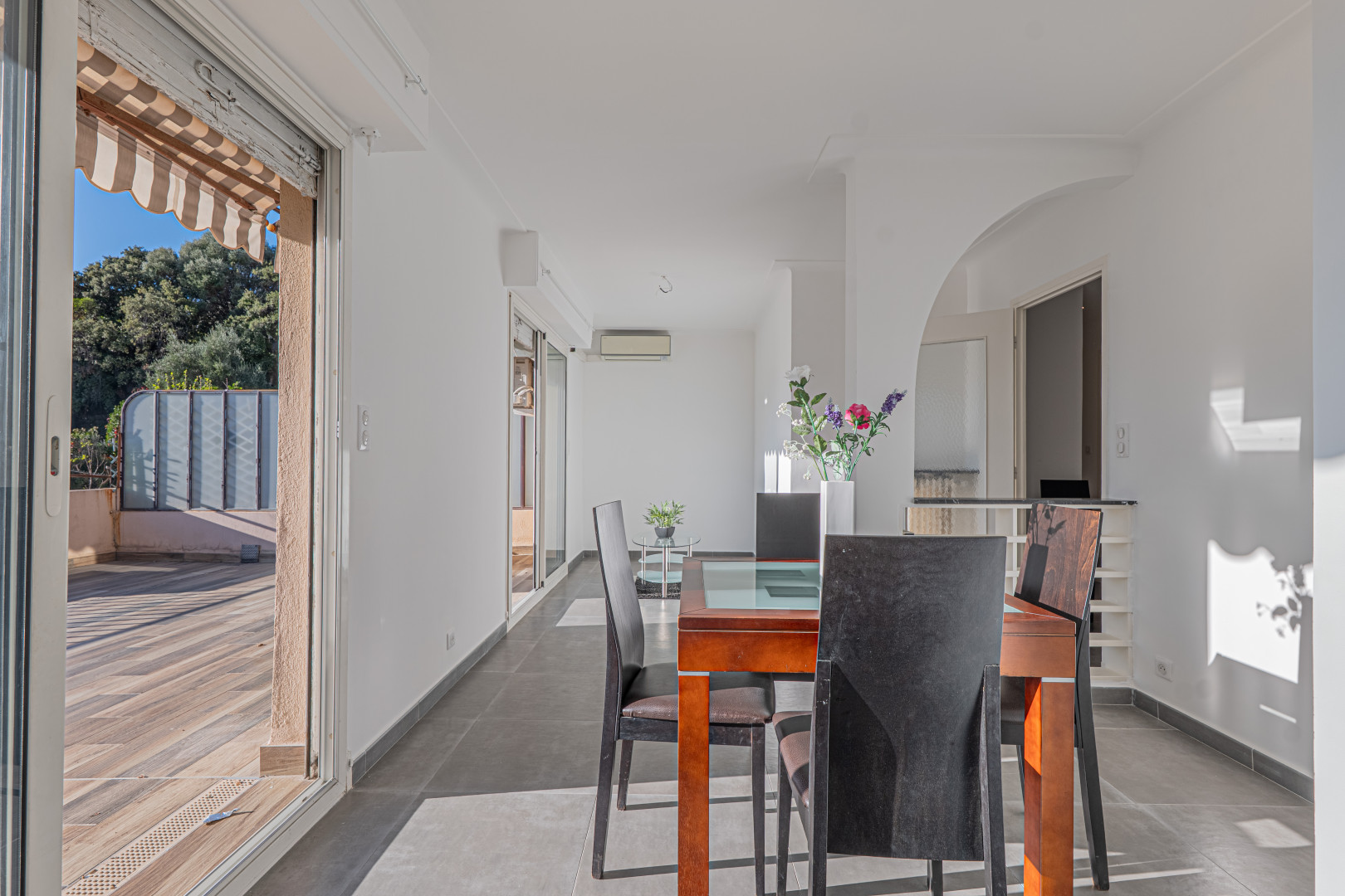 
                                                Vente
                                                 NICE – Boulevard de Cessole / Dernier étage avec grande terrasse