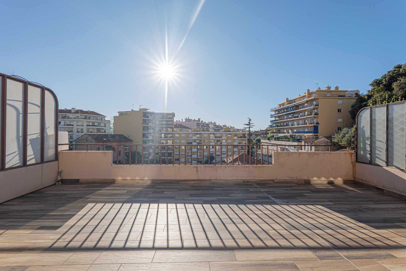 
                                                Vente
                                                 NICE – Boulevard de Cessole / Dernier étage avec grande terrasse
