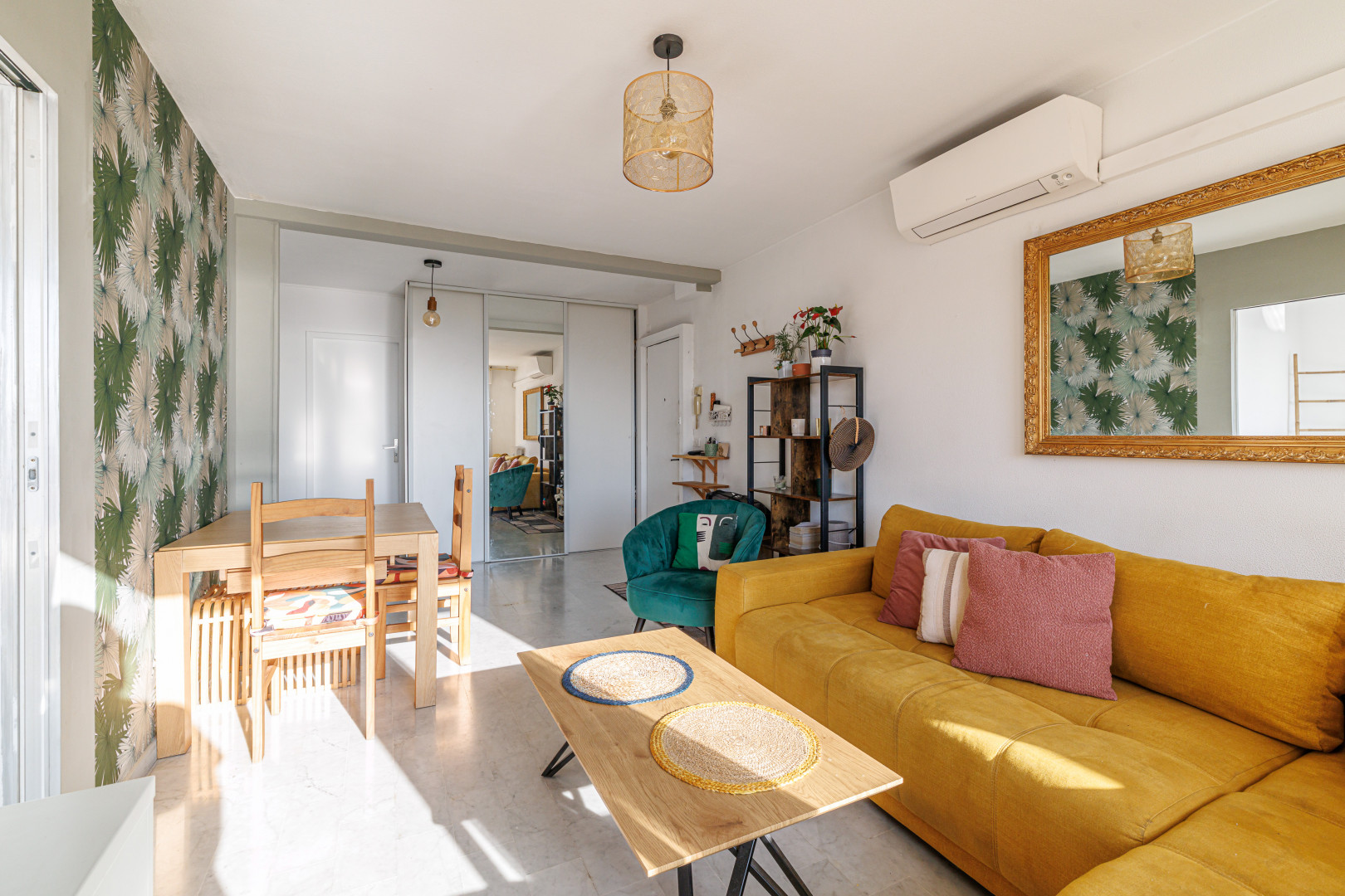 
                                                Location
                                                 NICE / CARRAS - Appartement 3 pièces MEUBLE avec vue mer