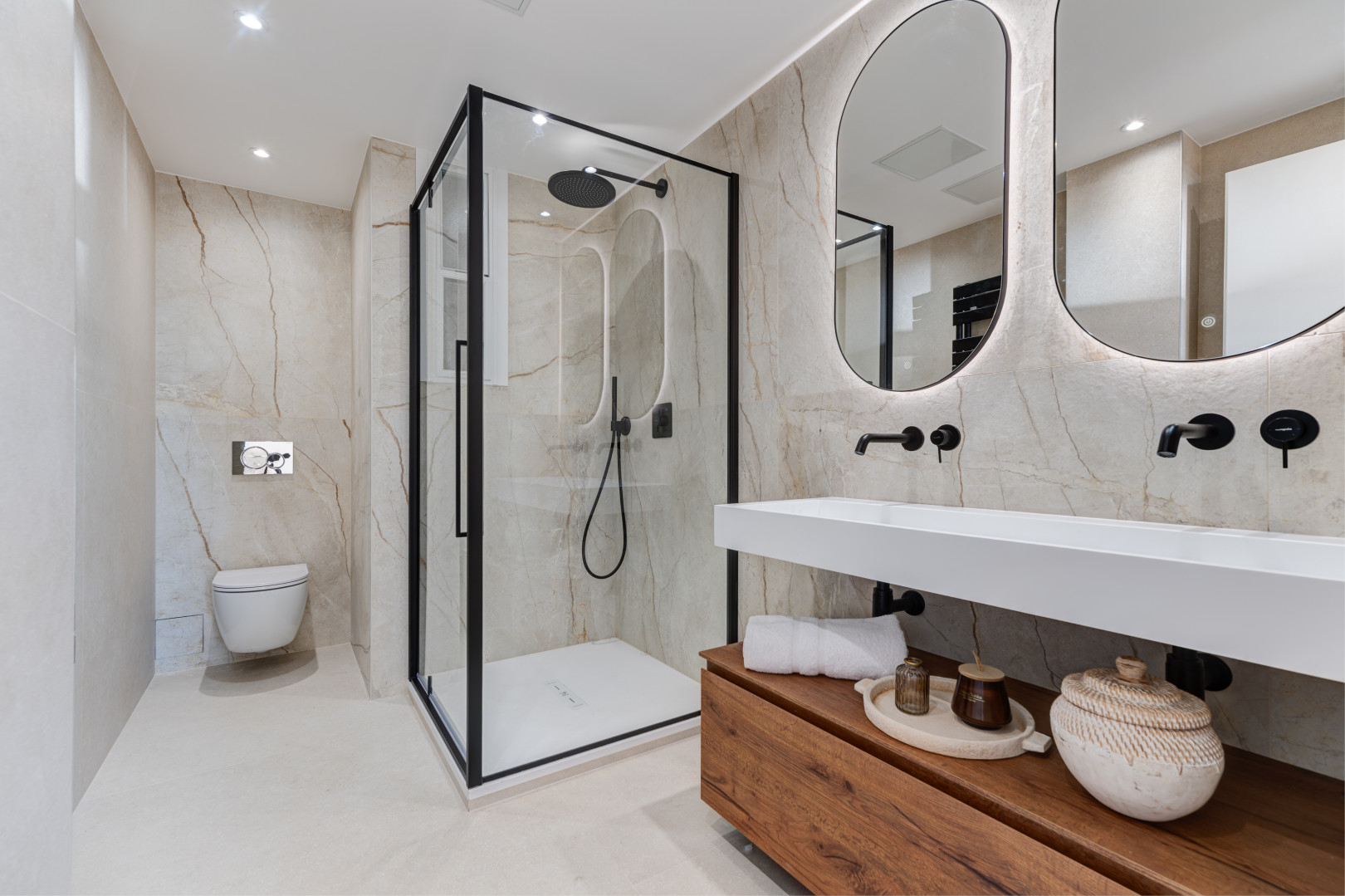 
                                                Vente
                                                 Nice – Carré d’Or : Charmant 3 pièces de 88 m² niché au dernier étage d’une élégante résidence bourgeoise.