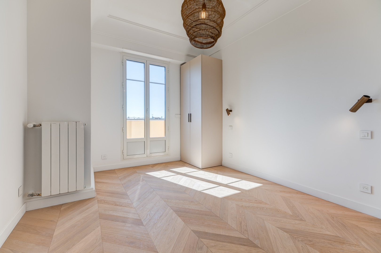 
                                                Vente
                                                 Nice – Carré d’Or : Charmant 3 pièces de 88 m² niché au dernier étage d’une élégante résidence bourgeoise.