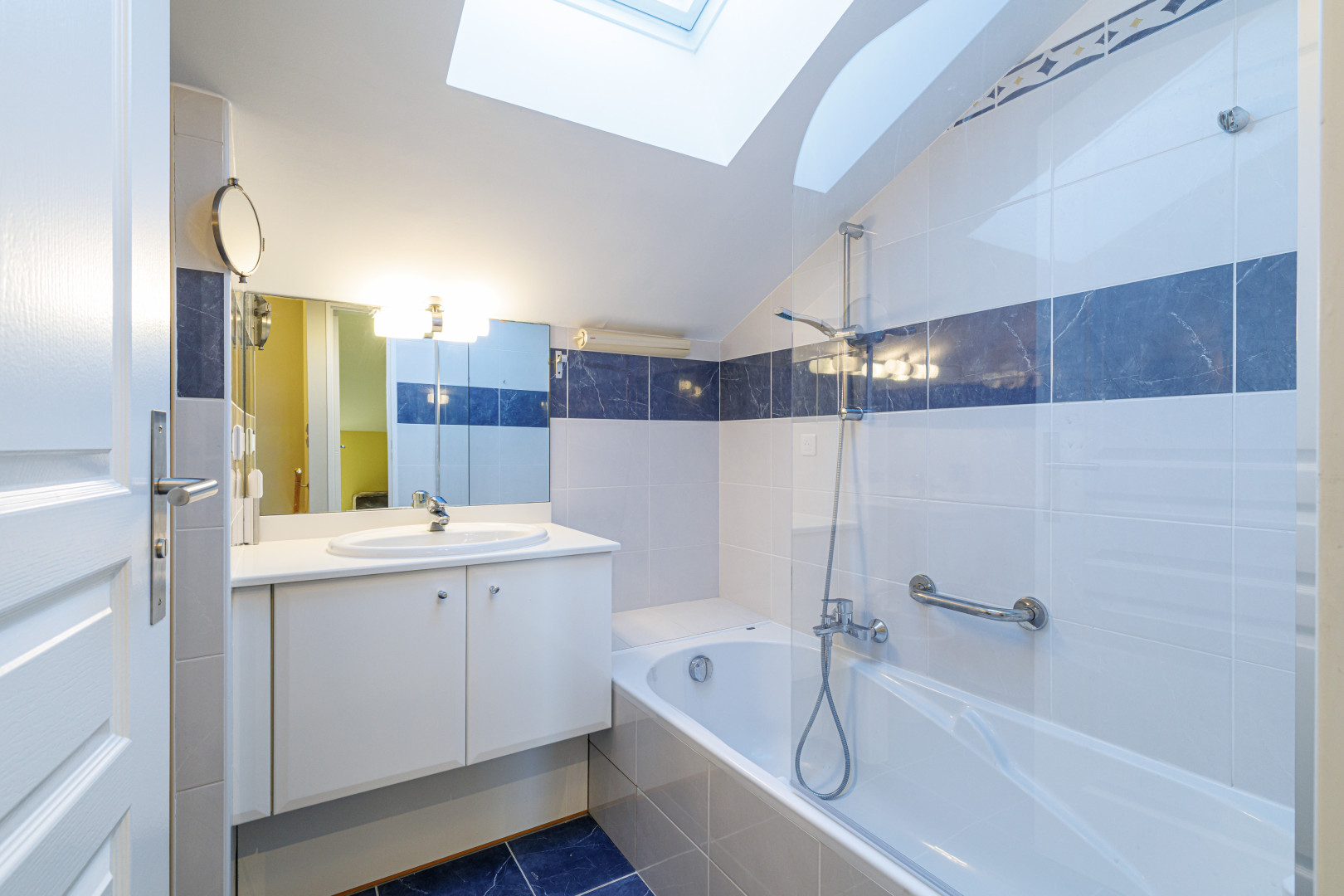 
                                                Vente
                                                 Nice - Carré d’or - Magnifique 3 pièces de 108 m² en dernier étage avec grande terrasse