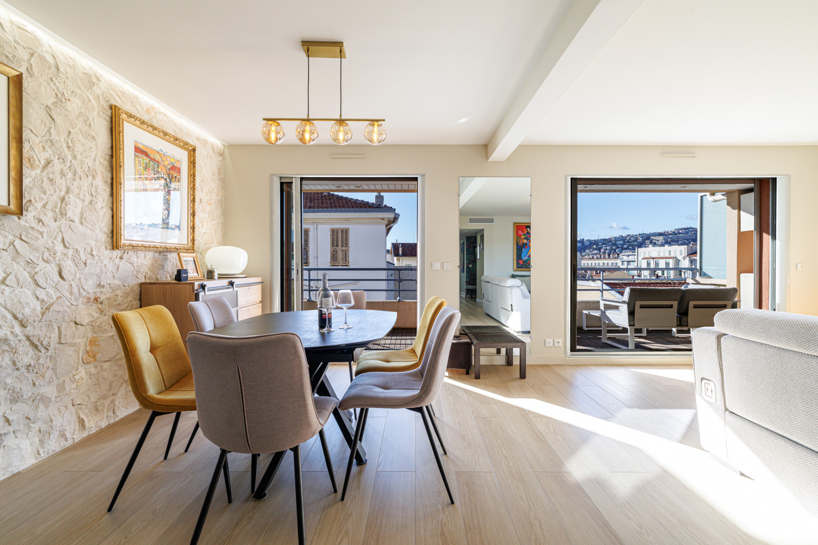 
                                                Vente
                                                 Nice - Carré d’or - Magnifique 3 pièces de 108 m² en dernier étage avec grande terrasse