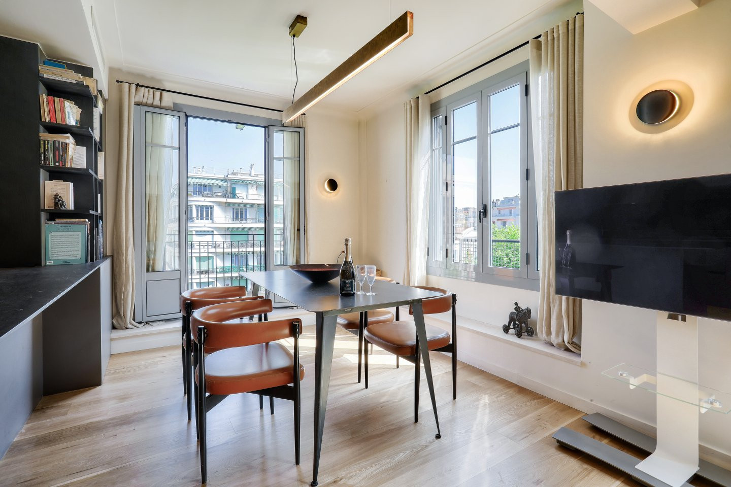 
                                                Vente
                                                 NICE - Carré d’or - Magnifique 4 pièces de 102 m² avec terrasses dans une résidence de caractère