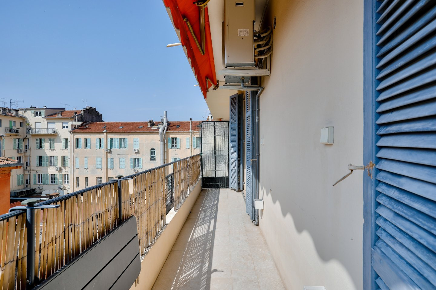 
                                                Vente
                                                 NICE - Carré d’or - Magnifique 4 pièces de 102 m² avec terrasses dans une résidence de caractère