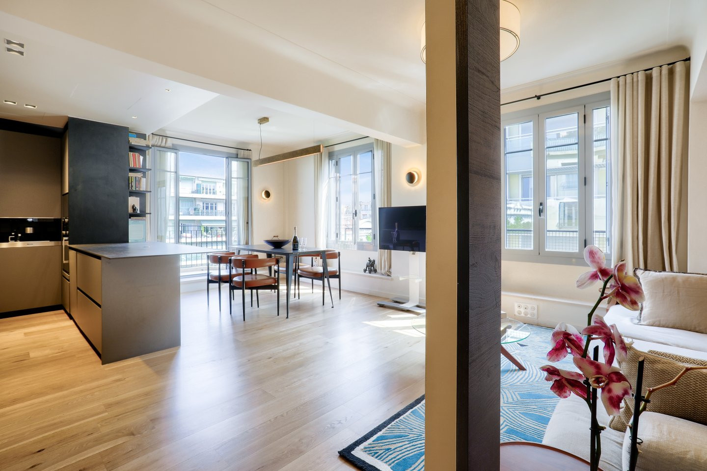 
                                                Vente
                                                 NICE - Carré d’or - Magnifique 4 pièces de 102 m² avec terrasses dans une résidence de caractère