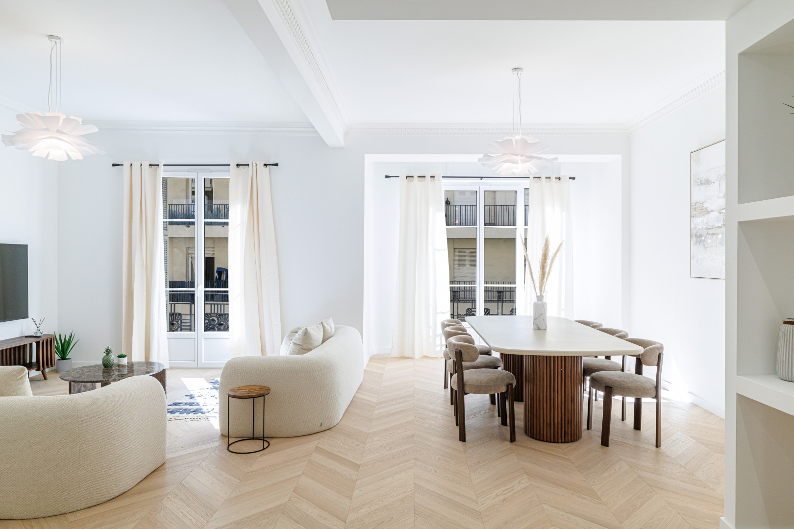 
                                                Vente
                                                 Nice - Carré d'Or - Grand 4 pièces traversant de 120m2 entièrement rénové