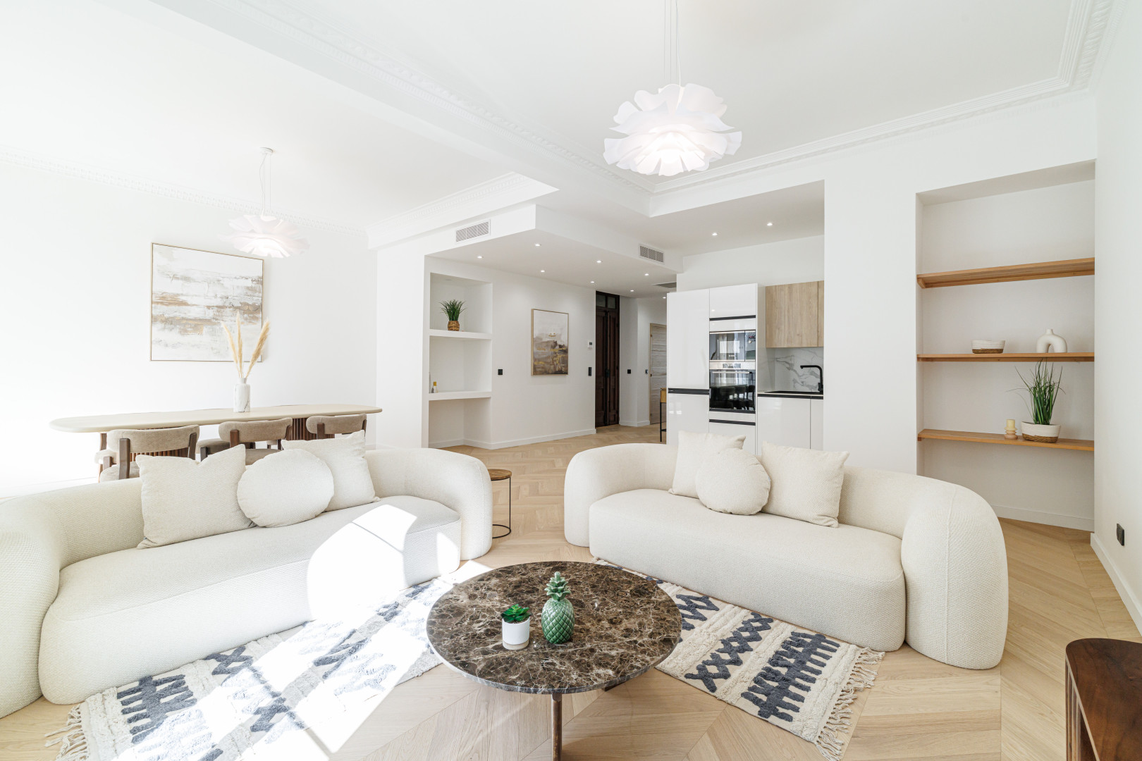 
                                                Vente
                                                 Nice - Carré d'Or - Grand 4 pièces traversant de 120m2 entièrement rénové